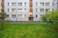 Red Apartment in Wrocław with Two Bedrooms and Desk for Remote Work by Noclegi Renters - B&B Bartoszowice