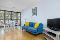 Kazimierza Wielkiego 2-Bedroom Apartment with Parking by Noclegi Renters - Chambres d’hôtes Cracovie