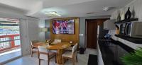 SUPER FLAT 180 graus em Angra dos Reis , Frente Mar na Marina Piratas com estacionamento gratuito - Chambres d'hôtes Angra dos Reis