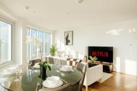 Luxury 2BR Penthouse in Harrow with Balcony, Private Gym, Games Room & Guests Lounge - B&B Harrow