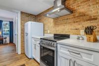 Crawford Square Garden Apartment by Lucky Savannah - B&B Savannah