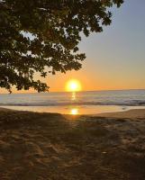 Oceanfront 5BR Oasis w Decks & Direct Beach Access - Chambres d'hôtes Mayaguez