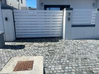 Luxury Ensuite Bachelor Pad with Separate Entrance & Gate - Maximum Privacy Guaranteed! - Chambres d’hôtes Le Cap