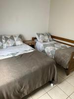 Basic Triple Room with Shared Bathroom