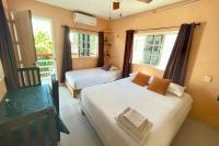Central Studio with Balcony & Kitchen - B&B Isla Mujeres