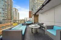 The Vancouver Penthouse, 2-Level, Patios, Hot Tub - Chambres d'hôtes Vancouver