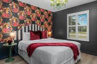 Bubble Bungalow - Cowboy Pool Hot Tub & Firepit - Bed and Breakfast Fredericksburg