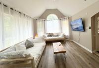 Swim Spa Billiards in Pineforest Spacious Home - Ferienwohnung Bastrop