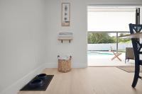 Relaxing Coastal POOL Home 10 min to the Beach Pets stay free - Chambres d’hôtes Palm Coast