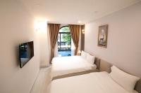Deluxe Double or Twin Room with City View