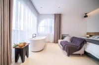 Camera Matrimoniale con Balcone e Vista Mare