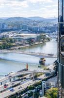 River Nights & City Lights - Luxe Stay + Carpark - B&B Brisbane