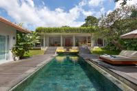 Villa Reina by SooBali - Spacious & Modern near Canggu with Butler-Cook, Private Pool and Tropical Gardens - B&B Kerobokan