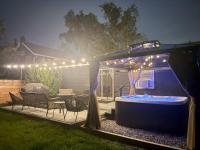 Vibing Hudson Retreat Pet-Friendly w Hot Tub - Chambres d'hôtes Hudson