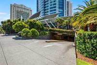 Stunning 2 Bedroom Apartment at Q Tower - lvl 33 - B&B Gold Coast