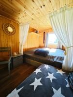 Maringotka Slaměnka u menhirového kruhu - U Slaměnky - B&B Hněvětice