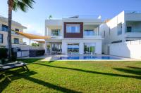 Villa Goldfish - 5BR Beachfront Luxury with Pool & Jacuzzi - B&B Voróklini