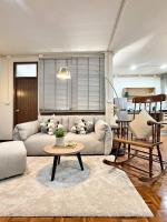 Spacious CityCentre | 500 mbps, King-size, Balcony - Chambres d’hôtes Khlong Toei