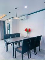 Three-Bedroom Apartment with Ocean View