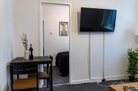 One Bedroom Flat by Brookland Stays Serviced Accommodation Short Lets Blackpool with Free WiFi - B&B Blackpool