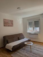 Casa 20 Cozy New Apartment in Central Zvornik Near Border and Airports - Chambres d'hôtes Zvornik