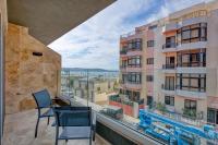 Spacious 3BR in Qawra with Balconies & Coastal Vibe by 360 Estates - B&B San Pawl il-Bahar
