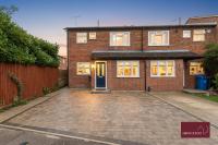 Holyport - Three Bedroom House - Parking - B&B Maidenhead