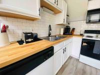 Cozy Downtown Modern Condo in the Heart of it all - B&B Cleveland