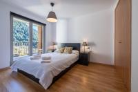 Barthe Holidays I Apartamento moderno en Arinsal 4PAX a pie de pistas, balcón con vistas y parking I Bosque - B&B Arinsal
