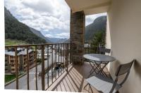 Barthe Holidays I Apartamento Moderno en Arinsal 4PAX a pie de pistas I Balcón con vistas impresionantes al valle y parking I Guineu - B&B Arinsal