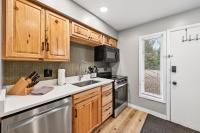 King Bed, Walk or Bike to town, EV, Pets OK - B&B Ellicottville
