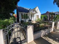 Bright 1 bedroom Apt 5 min to Rodeo Drive with parking in a great area - Chambres d’hôtes Los Angeles