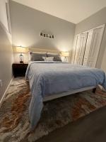 Almost Heaven - Cozy 2BDRM APT near Heritage Park,Spruce Meadows & Banff-SW Calgary - Chambres d'hôtes Calgary