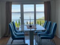 Nice Family Friendly apartment 2 bed Rooms with sea view located in Nordstrand for 5 guests with a garden and grill with sea view just beside the apartment - Bed and Breakfast Oslo