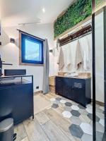 Two-Bedroom Deluxe Apartment with Balcony