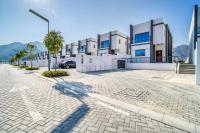 Luxurious 4-Bedroom Villa with Assistant Room and Private Pool in Al Dana Island, Fujairah by Deluxe Holiday Homes - Bed and Breakfast Fujairah