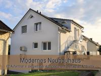 FeWo Blaue Lagune Northeim- neu, modern, geräumig - 100 qm - 3 Schlafzimmer- bis 6 Gäste, Kleinkinder reisen gratis - mit Garten, Grill & Terrasse - Fußbodenheizung - Smart-TV - Küche mit Backofen Spühlmaschine, Toaster - Fahrradkeller - nahe Göttingen - B&B Northeim
