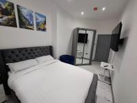 Double or Twin Room with Shared Bathroom
