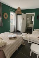 Deluxe Double Room (2 Adults + 1 Child)