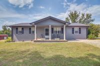 7 Mi to Barren River Lake: Quiet Getaway w/ Yard! - B&B Glasgow