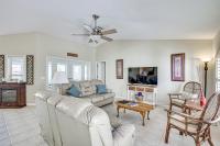 Dog-Friendly Home, Lake Henderson Across Street! - B&B Inverness