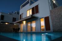 TI Amo Holiday House with heathed pool - B&B Kutleše