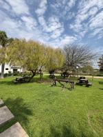 Descansa en Nueva Andalucía- Departamento con pileta y quincho en Miramar - B&B Miramar