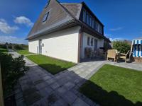 Ferienhaus am Dorfteich 16a OG - B&B Wenningstedt