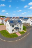 3BR Detached Home, Driveway & Large Rear Garden - B&B Hogganfield