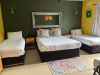 The Folly Gather Celebrate & Stay sleeps 26 Five shower rooms - B&B Kilkenny
