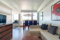 Modern 2 Bedroom Apartment with Balcony in Cascais - B&B Cascais