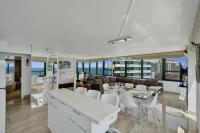 Stylish Oceanfront 2BR 1 and a half BA Condo with Resort Amenities Pools Gym Sauna 1402 - Ferienwohnung Miami Beach