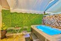 Apartment with Balcony and  Private Jacuzzi