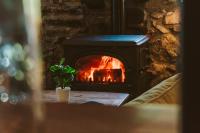 Ski Peak - Chalet Dibona, cosy log fire evenings 200m from the slopes - B&B Vaujany